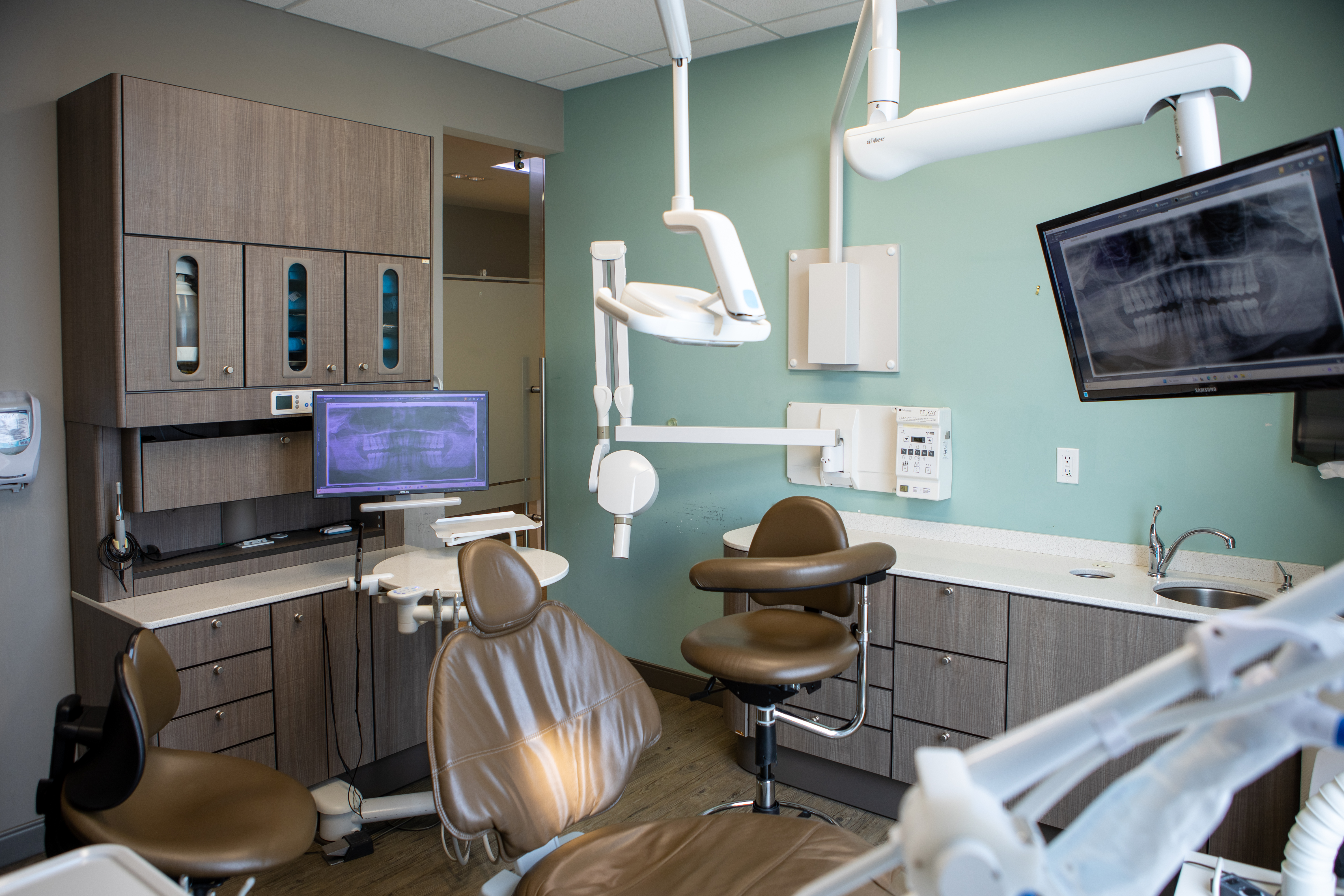 Palermo Village Dental dental clinic in Oakville - Photo 1